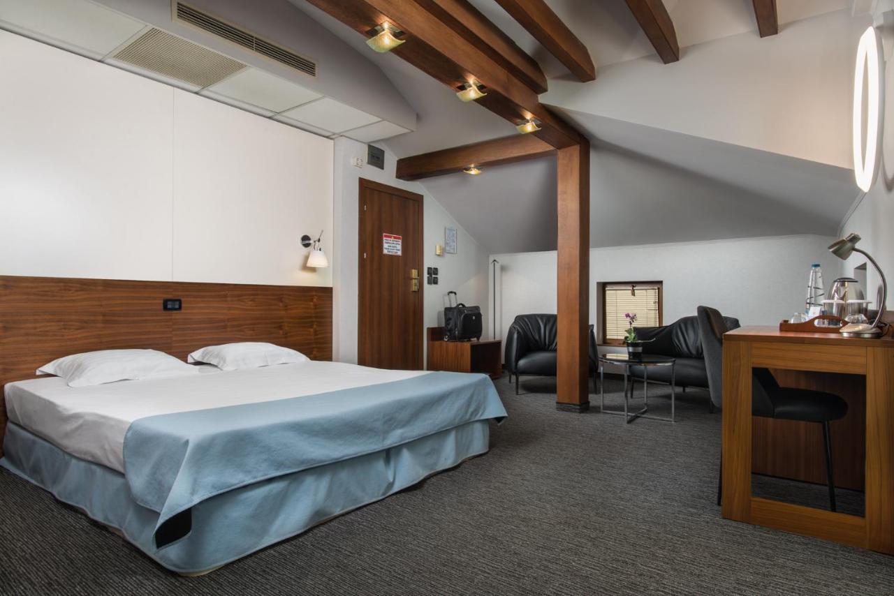 Uniqato Hotel Стара-Загора Экстерьер фото