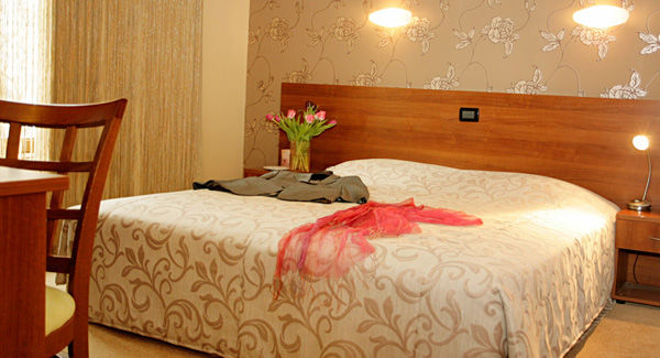 Uniqato Hotel Стара-Загора Экстерьер фото