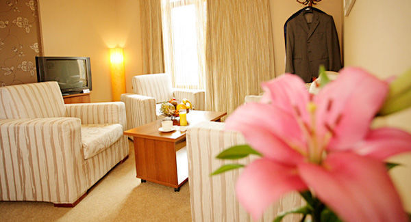 Uniqato Hotel Стара-Загора Экстерьер фото