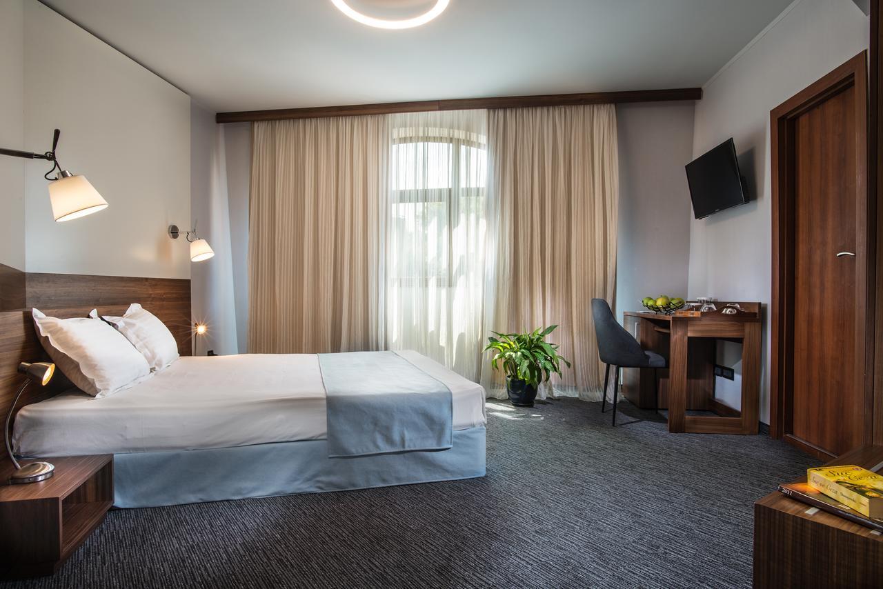 Uniqato Hotel Стара-Загора Экстерьер фото