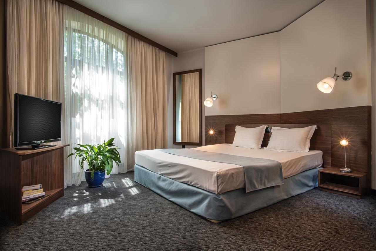 Uniqato Hotel Стара-Загора Экстерьер фото